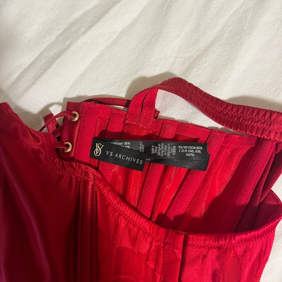 Victoria Secret classic silk corset - Picture 3 of 3